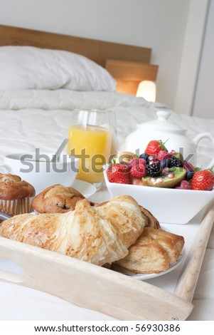 10.  Fatmagül'un sucu ne ? ~ General Discussions - Comentarii Stock-photo-breakfast-tray-set-up-on-a-bed-with-healthy-foods-and-drink-56930386