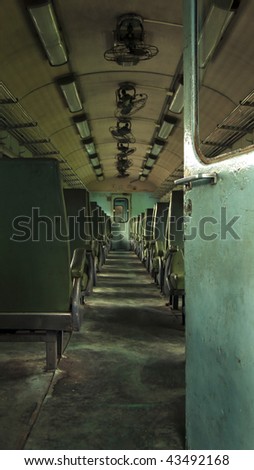 Train compartment walkway