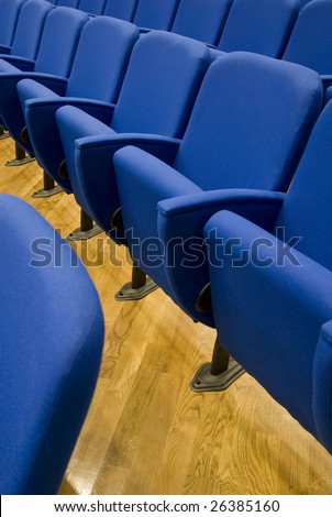 Fila di poltrone a teatro cinema - Cinema theatre blue seat row - Prima fila - first line