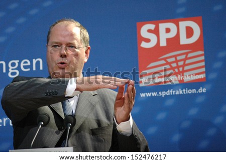 JUNE 20, 2007 - BERLIN: Peer SteinbrÃ?Â¼ck speaks on a discussion panel about International Financial Markets in the Willy Brandt House in Berlin.