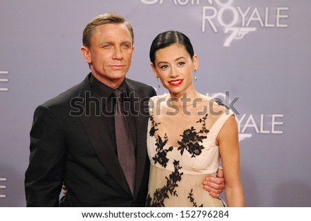 NOVEMBER 21, 2006 - BERLIN: Daniel Craig with Satsuki Mitchell at the German premiere of the James Bond film \