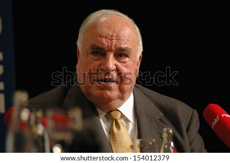 NOVEMBER 9, 2004 - BERLIN: former Chancellor Helmut Kohl at a panel discussion in the Traenenpalast in Berlin Mitte.