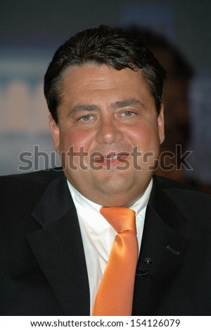 JUNE 23, 2005 - BERLIN: Sigmar Gabriel before a tv-production \