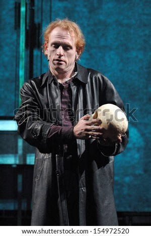 NOVEMBER 16, 2006 - BERLIN: Scott Shepherd at the theater play \