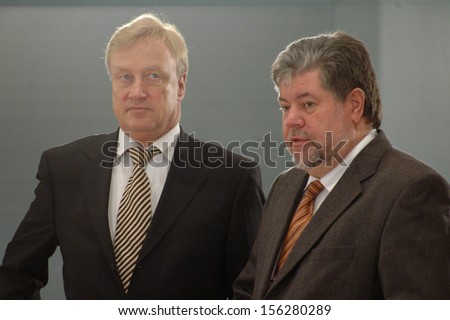 DECEMBER 16, 2004 - BERLIN: Ole von Beust, Kurt Beck at a meeting of the German government in the Chanclery in Berlin.