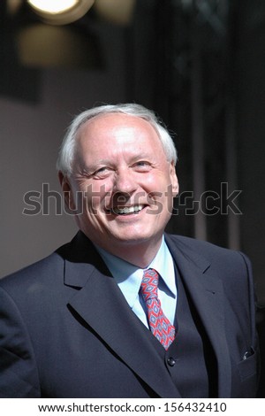 SEPTEMBER 16, 2005 - BERLIN: Oskar Lafontaine at a party election rally of the PDS Linkspartei (Socialist Party) on the Schlossplatz in Berlin.