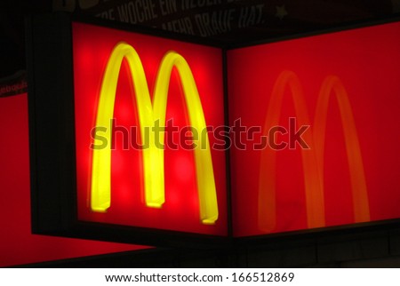 November 2013 - Berlin: Logo/ Electronic Sign For The Fast Food Chain &Quot;Mc Donalds&Quot;, Berlin.