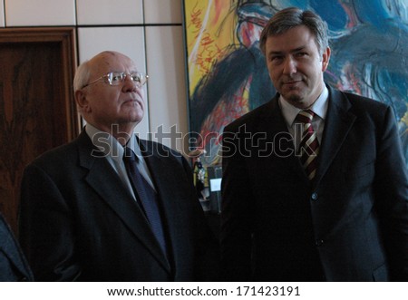 DECEMBER 20, 2004 - BERLIN: the former leader of the Soviet Union, Michail Gorbachev (Michail Gorbatschow), Klaus Wowereit in the City Hall of Berlin.