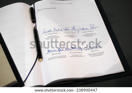 NOVEMBER 18, 2005 - BERLIN: the signed coalition treaty - after signing the coalition treaty between the CDU and SPD, Paul-Loebe-Haus, Berlin.