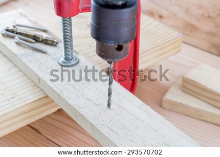 drill and wood mounting tools