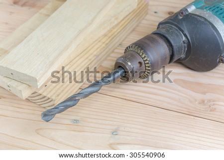 drill and wood mounting tools