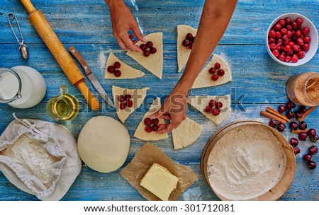 She taught cooking classes, lay the dough sliced cherry stuffing