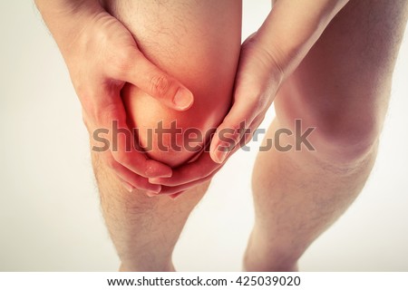 man knee pain