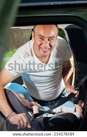 man strap on baby seat