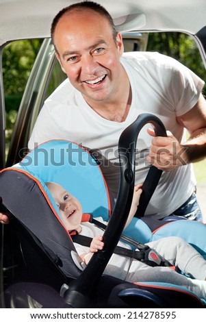 man strap on baby seat