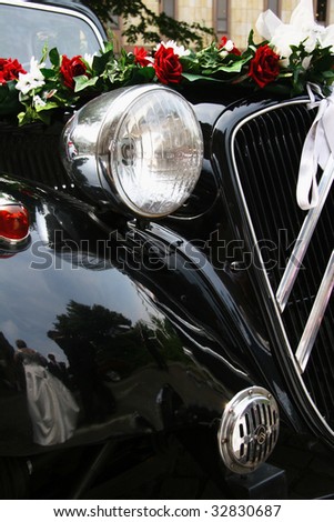 vintage wedding car with reflection from bridal couple