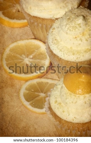 lemon cupcakes and lemon slices