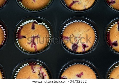 Prepering cup-cakes on the cake pan