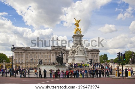 LONDON, UK - MAY 14, 2014: The Victoria Memorial is a sculpture dedicated to Queen Victoria, created by Sir Thomas Brock. Placed at the centre of Queen\'s Gardens in front of Buckingham Palace.