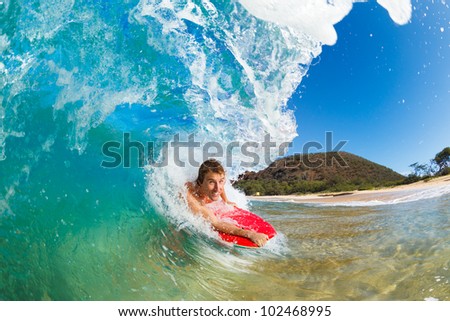 Boogie Boarder Surfing Amazing Blue Ocean Wave