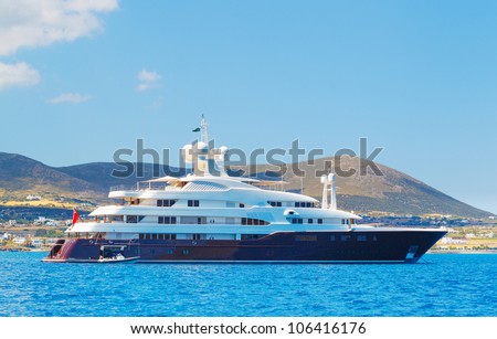 Luxury Yacht, Cruzing in Ocean