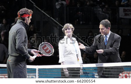 LONDON - NOV 27: Roger Federer And Umpire And Coin Toss Winner At The ATP World Tour November 27, 2010 O2 Building, Central London, England.