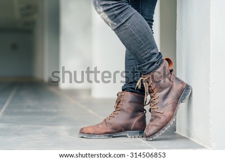 Men fashion brown leather boots