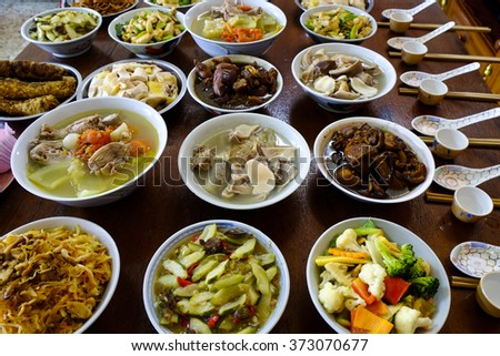 Reunion is a meaningful moment in the celebration of Chinese New Year. Mom's cooking is always the unforgettable food on the table. A symbol of love.