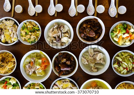 Reunion is a meaningful moment in the celebration of Chinese New Year. Mom\'s cooking is always the unforgettable food on the table. A symbol of love.