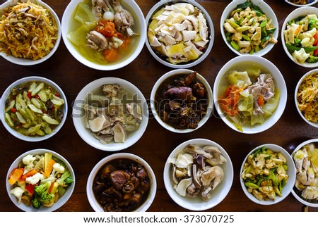 Reunion is a meaningful moment in the celebration of Chinese New Year. Mom\'s cooking is always the unforgettable food on the table. A symbol of love.
