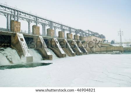 Ice plate on water dam