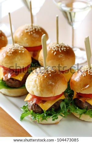 mini hamburgers, mini burgers, party food, finger food