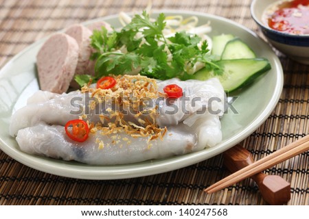 banh cuon, vietnamese steamed rice noodle roll, vietnamese popular breakfast food