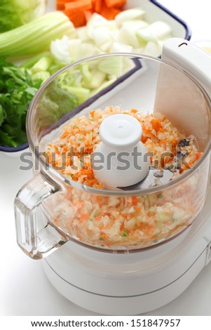 Food processor image. Making the chopped vegetables.