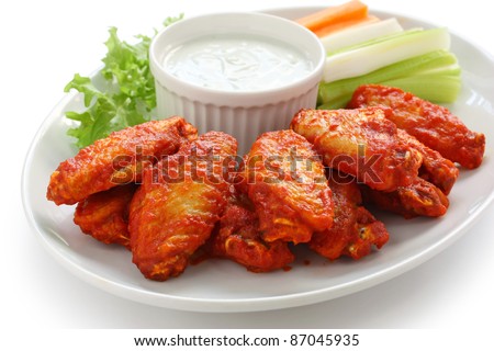 buffalo chicken wings with blue cheese dip