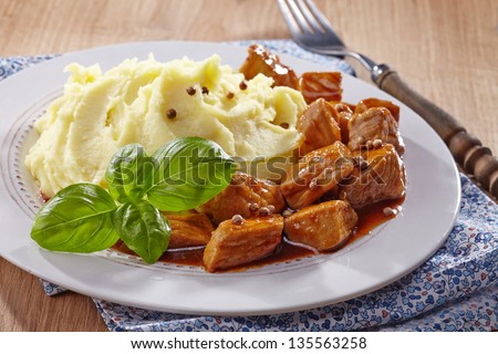 mashed potatoes and meat stew