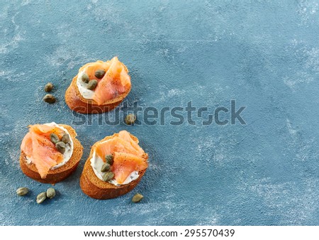 toasted bread slices with cream cheese and smoked salmon, top view