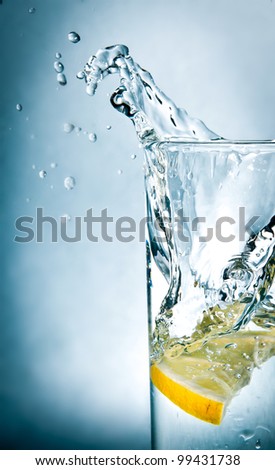 slice of lemon drops in a glass of water