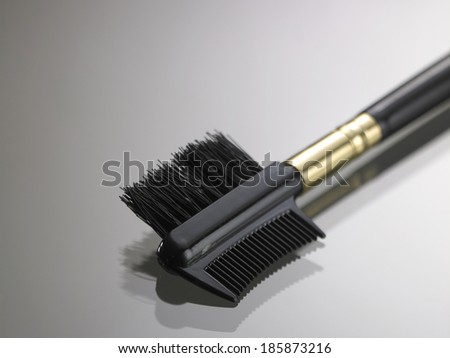 close up of the eyebrow brush