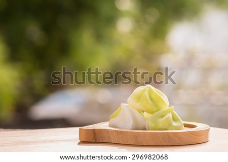lemon meringue in tray on the table
