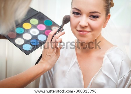 Make-up for bride before her wedding. Preparation.