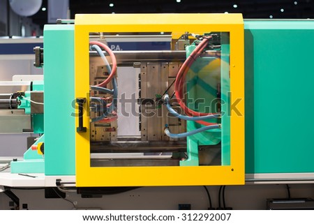 Injection molding machine used for the forming of plastic parts