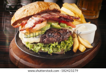 Large, abundant and tasty Hamburger with french fries