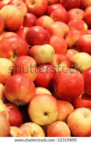 Delicious big red apples