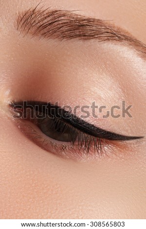 Retro style make-up. Daily makeup detail. Eyeliner. Beautiful eyes