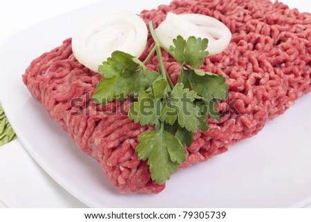 Ground meat with onion and parsley