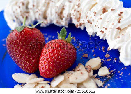 Strawberry, banana and nuts dessert