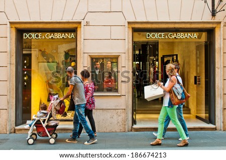 ROME - SEPTEMBER 18: unidentified couples looking at Dolce & Gabanna show window at Via dei Condotti in Rome, Italy on September 18, 2013. Italian luxury fashion house with 633 M revenue in 2003.