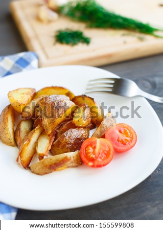 Fried potato wedges with cherry tomato