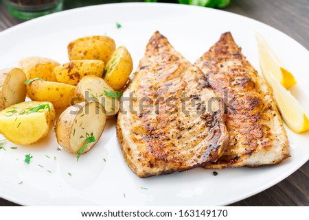 Fried mackerel with baked potato